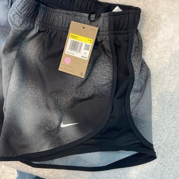 Nike Women's Dri-FIT Tempo Printed Running Shorts - Picture 9 of 10